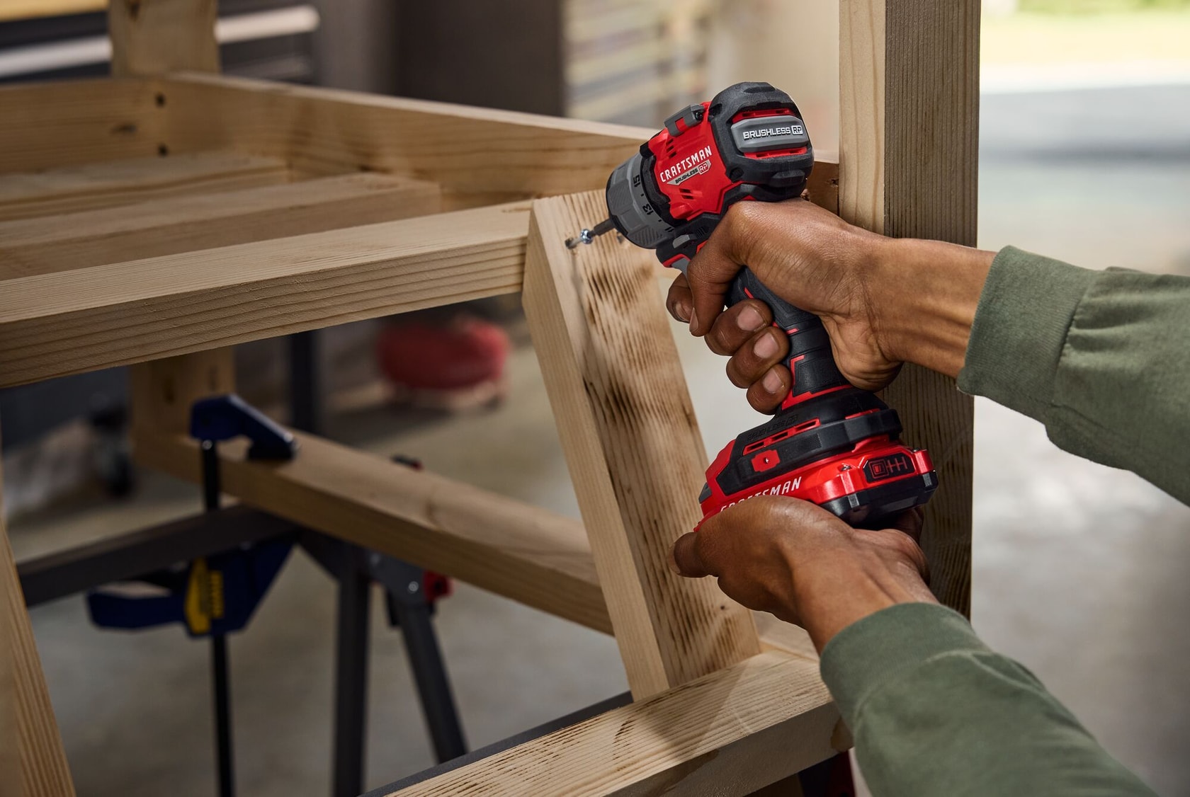 CRAFTSMAN V20* RP Screwdriver building furniture