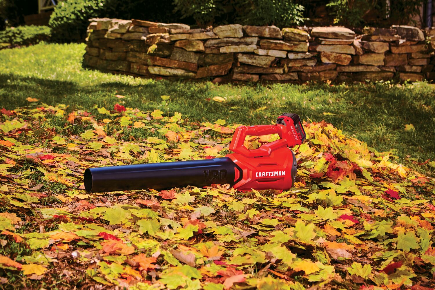 CRAFTSMAN V20* Cordless Axial Leaf Blower Kit in Yard